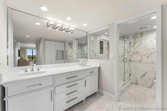 Building Photo - 4740 S Ocean Blvd
