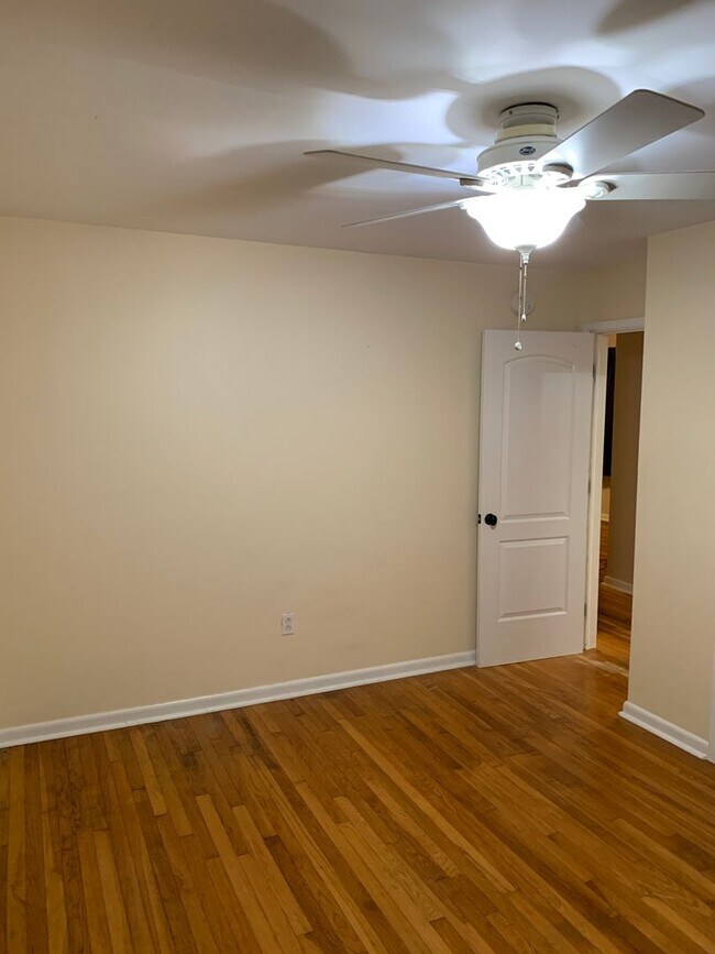 Building Photo - Wonderful 4 bedroom + South Burlington home