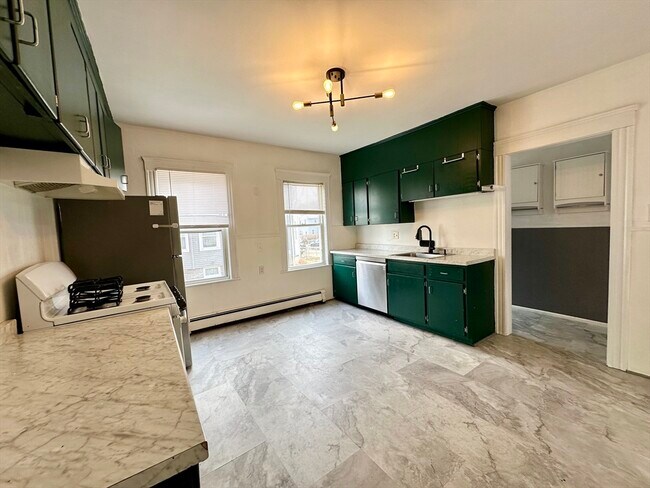 Building Photo - 18 Appleton St