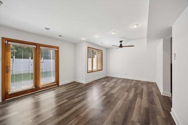 Building Photo - 128 Granite Hill Ct