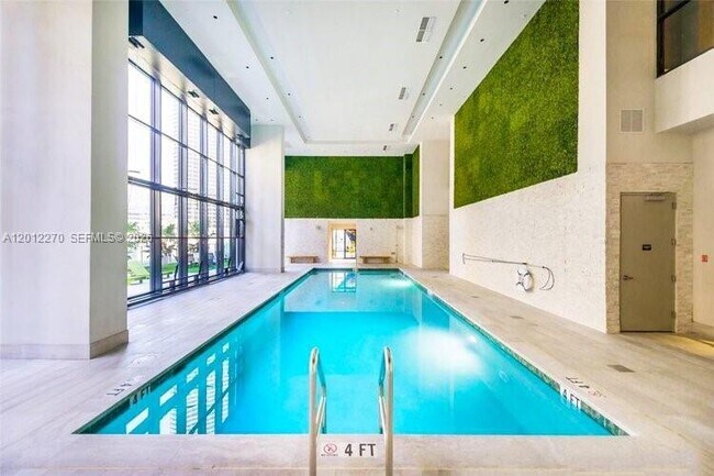 Building Photo - 1010 Brickell Ave