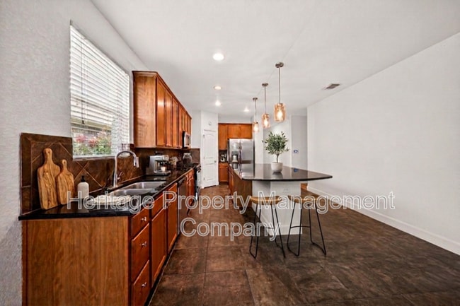Building Photo - 7915 Cenote Dr