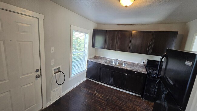 Building Photo - 407/409 Natalen Avenue