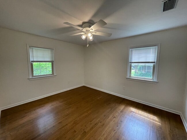 Building Photo - Newly Renovated Split Level Home