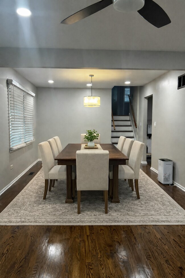 Building Photo - 106 S Bruner St