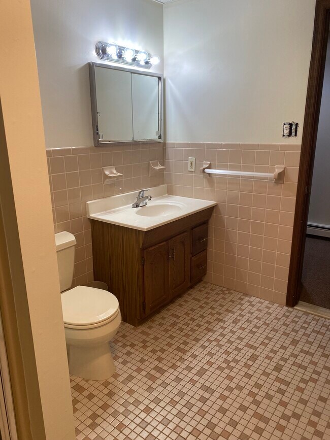Building Photo - 53 Homeland Dr