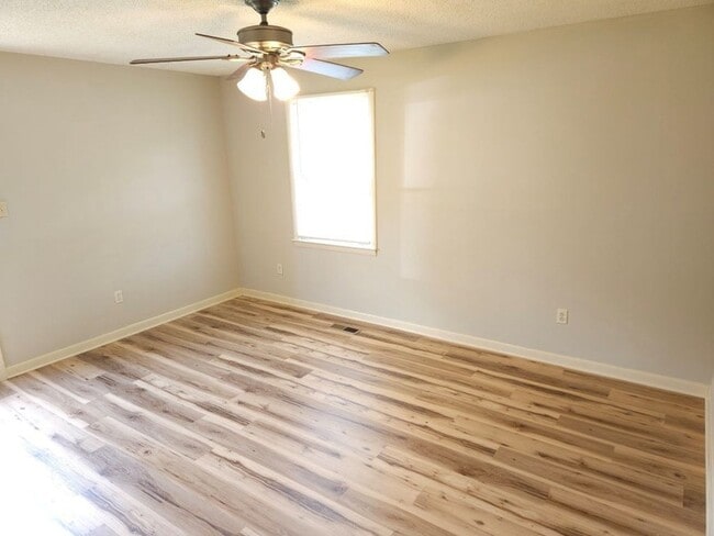 Building Photo - 1676 Ragland Ln
