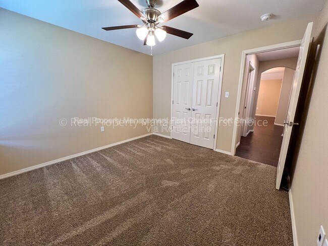 Building Photo - 420 Ridge Point Dr