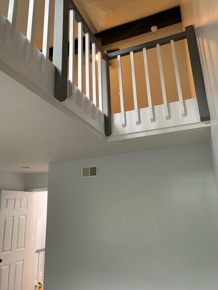 Building Photo - 103 Parish Park