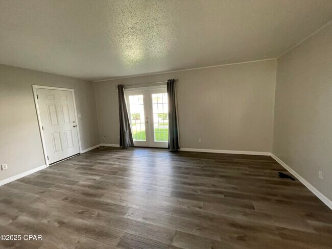 Building Photo - 2100 W Beach Dr