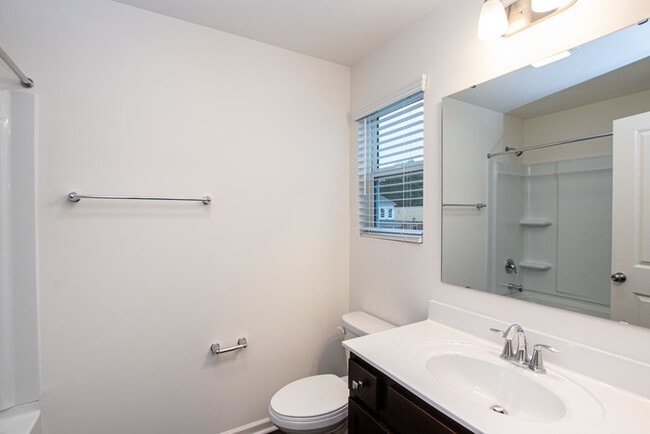 Building Photo - BEAUTIFUL 2 Bedroom Townhome in Midland - January Move In Special 1 Month Free