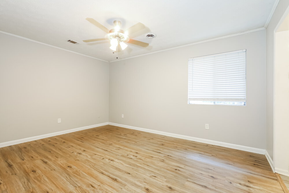 Building Photo - 8450 N Pond Dr