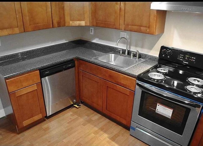 Building Photo - 217 James Ct