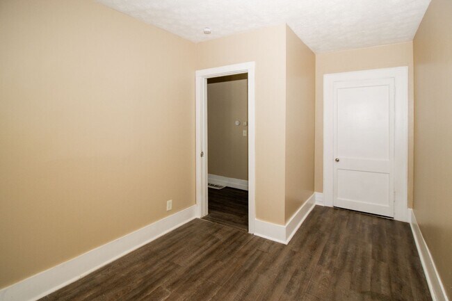 Building Photo - 3926 Woodbridge Ave