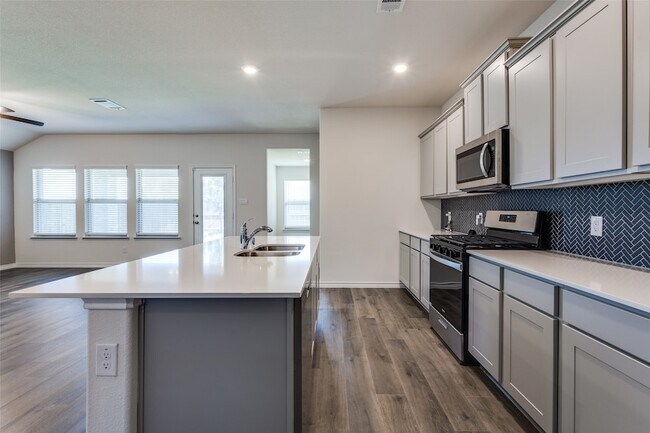 Building Photo - 6213 Abby Dr