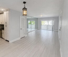 Building Photo - 6521 Bay Club Dr