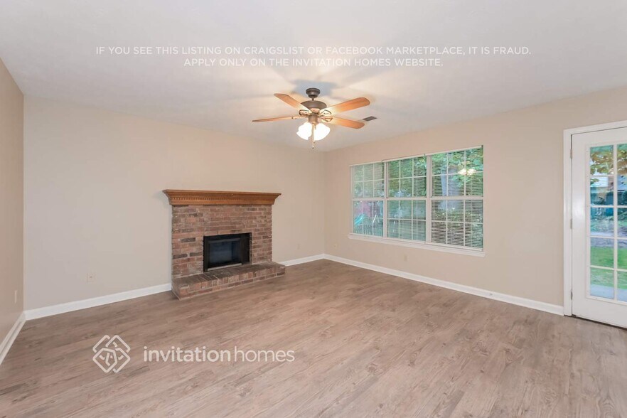 Building Photo - 4220 E Meadow Dr