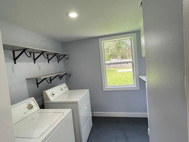 Building Photo - 5369 Munson Hwy