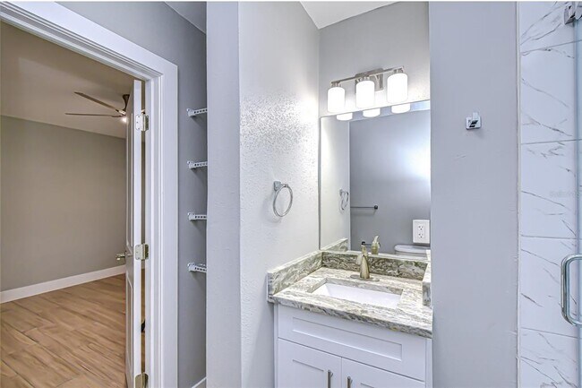 Building Photo - 5737 Shore Blvd S