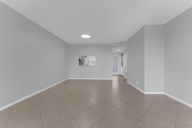 Building Photo - 931 Gardenia Dr