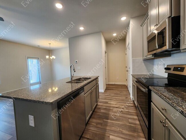 Building Photo - 4708 Fairfax Dr