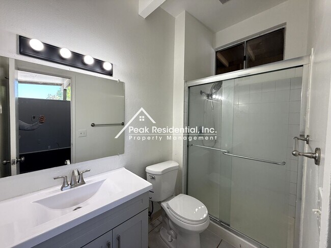 Building Photo - Mid-Century Modern 3bd/2ba Near Madison & ...