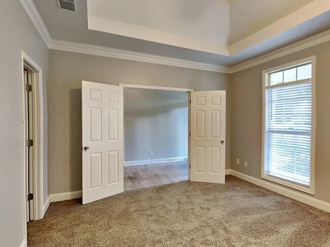 Building Photo - 2016 Towne Park Dr