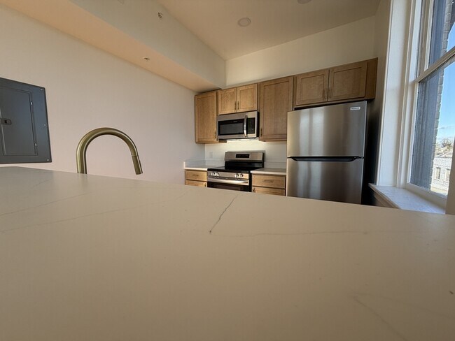 Building Photo - 901 Fifth Street - 202