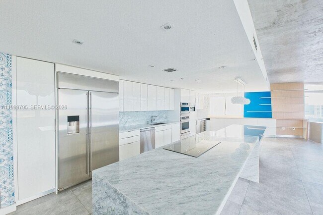 Building Photo - 3250 NE 1st Ave