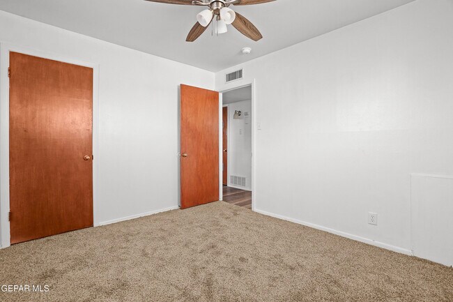 Building Photo - 9532 Waverly Dr