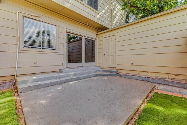 Building Photo - 14719 Barryknoll Ln