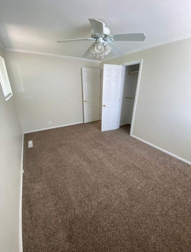 Building Photo - Spacious 4 Bed 2 Bath Home in Roy, UT with Fully Fenced Yard