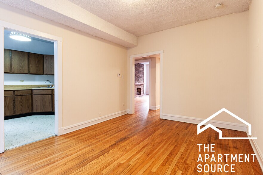 Building Photo - 3519 N Racine Ave