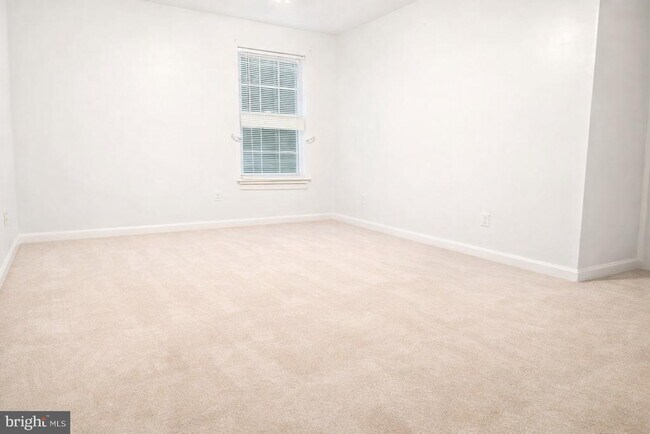 Building Photo - 524 Longshore Ave