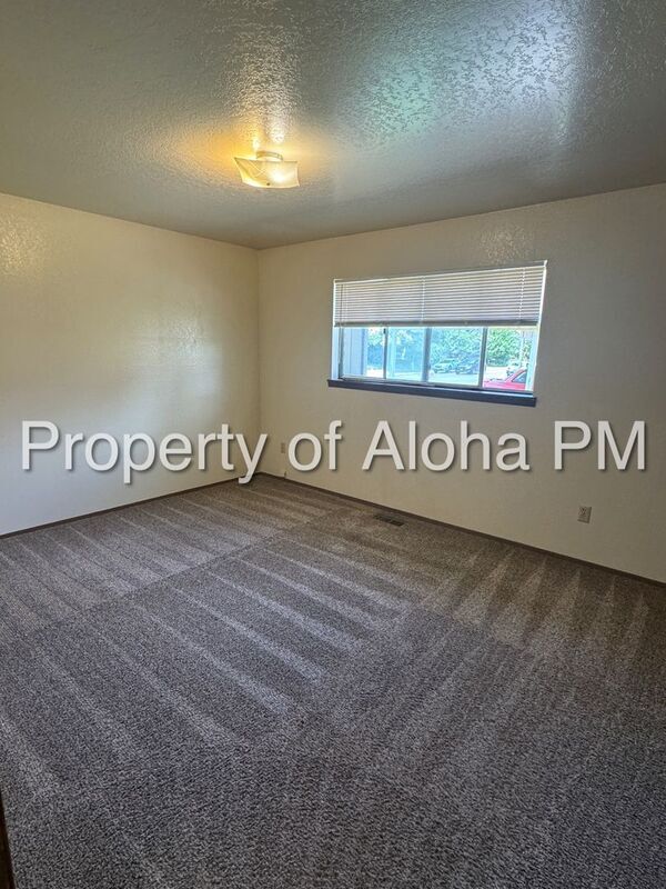 Building Photo - 3252 S Law Ave