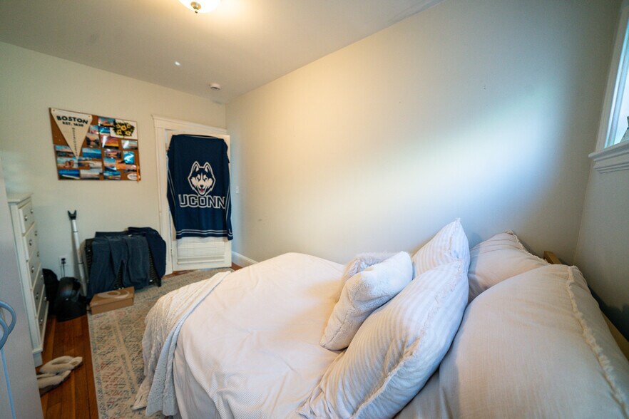 Building Photo - 202 Calumet St