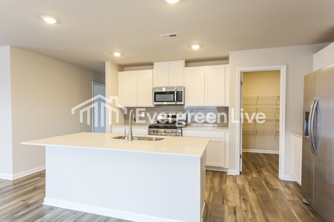 Building Photo - ready now