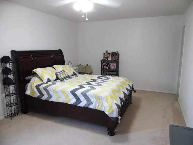 Building Photo - 2402 Sunrise Ct