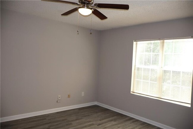 Building Photo - 308 Mill Pond Ct SE