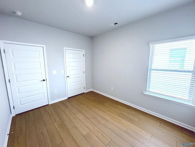 Building Photo - 161 Little Britain St