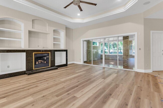 Building Photo - 1630 Oakmont Cir