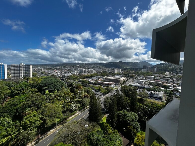 Mountain view from Lanai - 1515 Nuuanu Ave