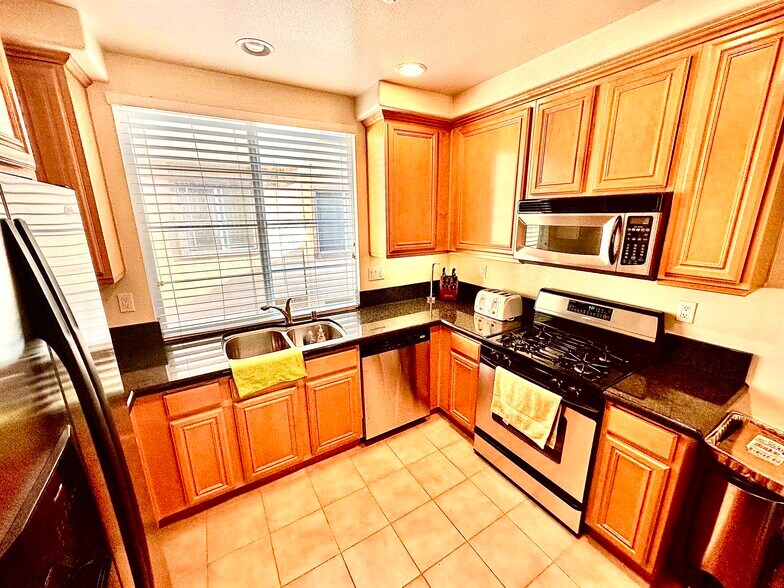 Building Photo - 2860 Escala Cir