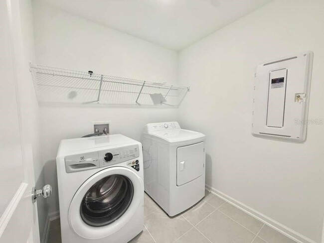 Building Photo - 3638 Hardman Dr