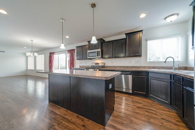 Building Photo - 202 Minuet Cir