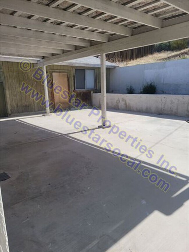 Building Photo - 15469 Hesperia Rd