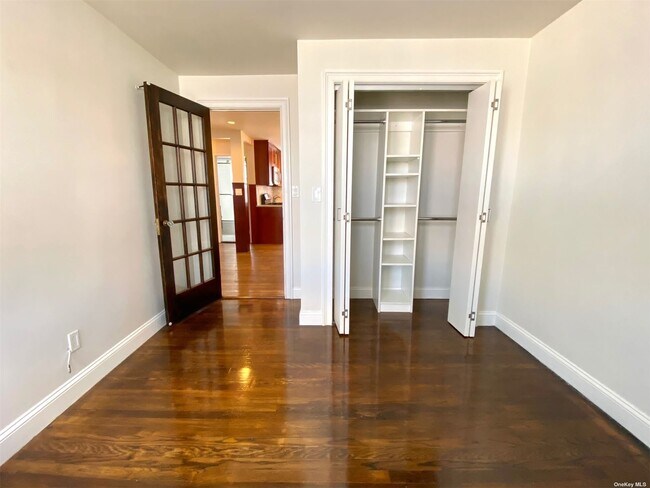 Building Photo - 20-33-33 32nd St