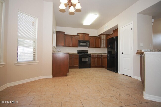 Building Photo - 14373 Coyote Trail Dr