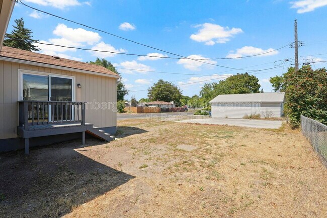 Building Photo - 503 E Joseph Ave