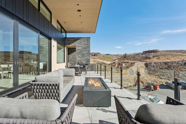 Building Photo - 3404 Wapiti Cyn Rd